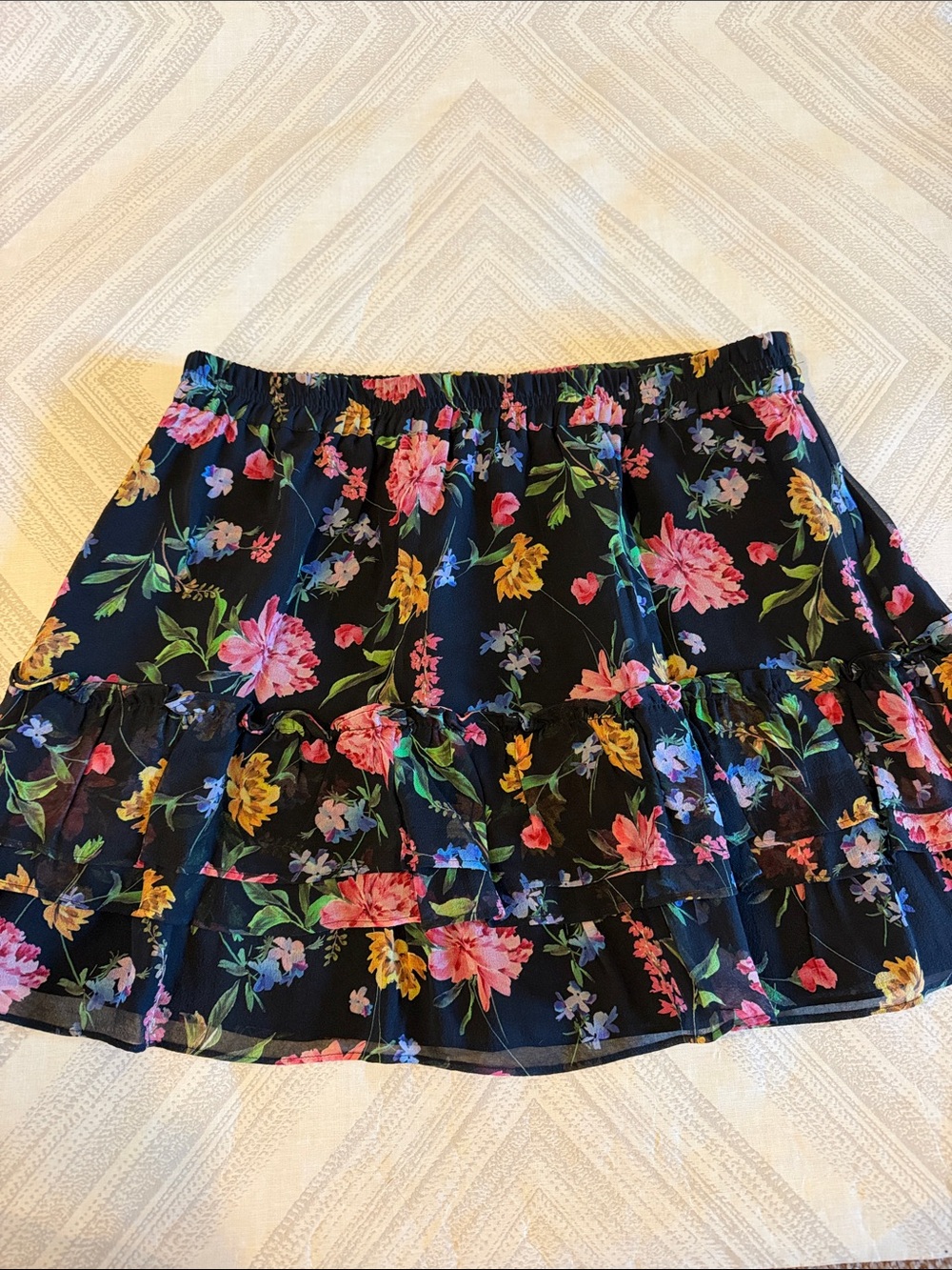 Generation Love Women’s Medium Black Silk Colored Floral Tiered Mini Skirt